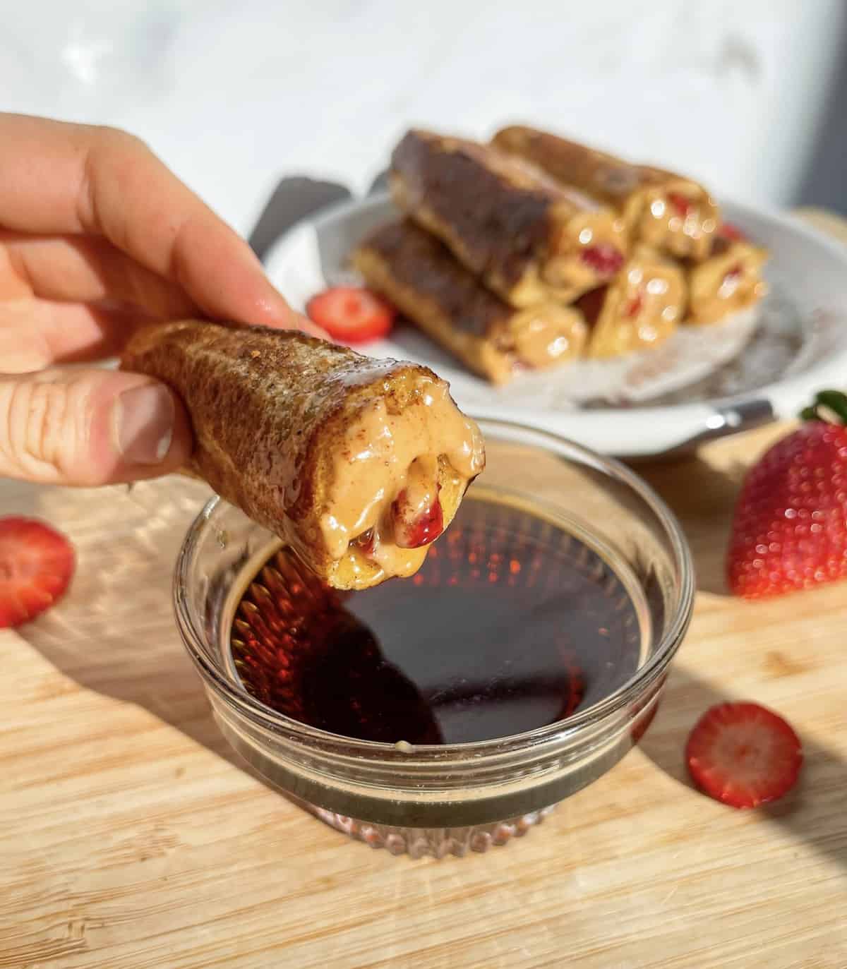 healthy peanut butter and fruit french toast roll ups - healthful blondie
