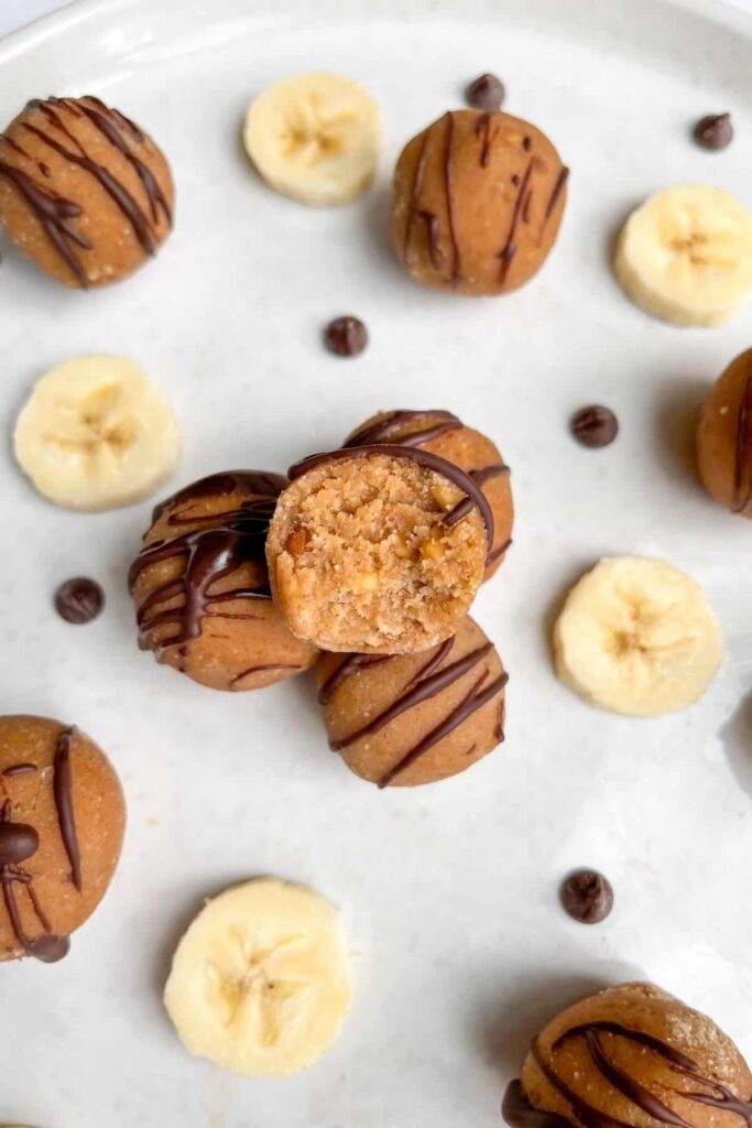 Soft, gooey, healthy banana bread bites. Such an easy and tasty no bake snack that is good for you and healthy. Recipe by Healthful Blondie.