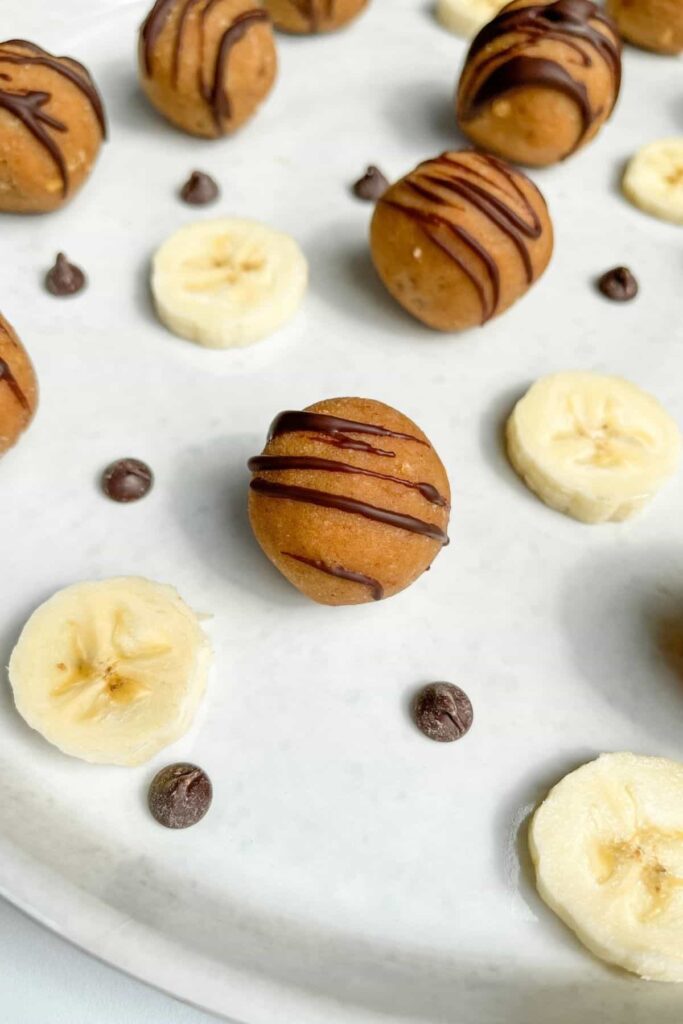 Vegan snack ideas! Best ever banana bread bites made with crunchy peanut butter. No added sugar snack! Recipe by Healthful Blondie.