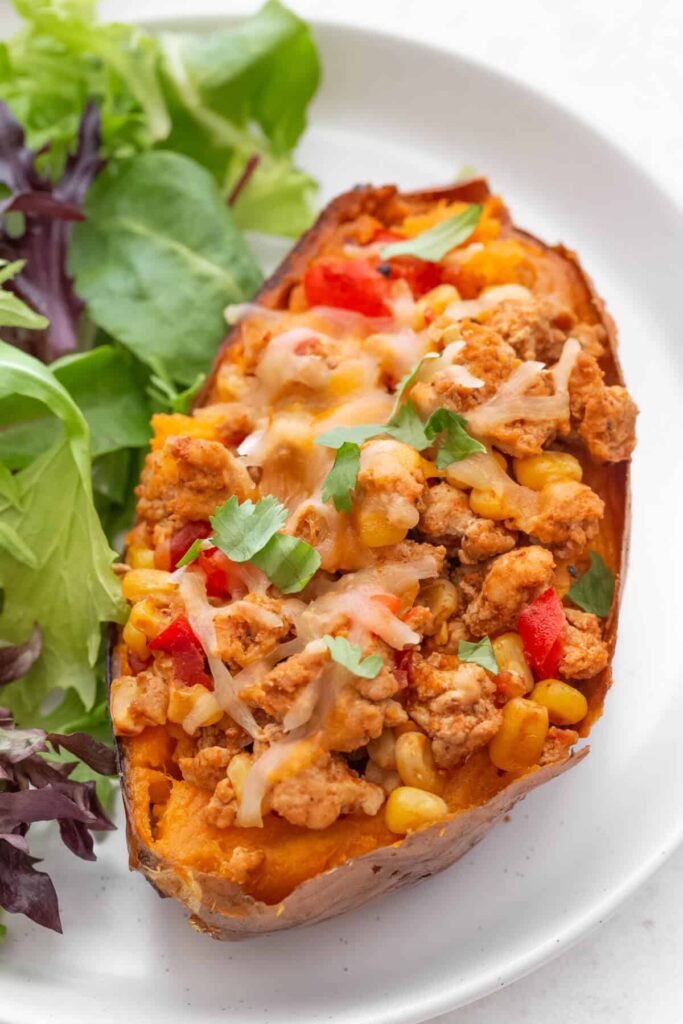 Easy taco stuffed sweet potato boats for an simple, healthy, and delicious dinner! Perfect for families, meal prepping, and date nights. The filling is flavorful, protein packed, and nutritious. Best easy dinner!