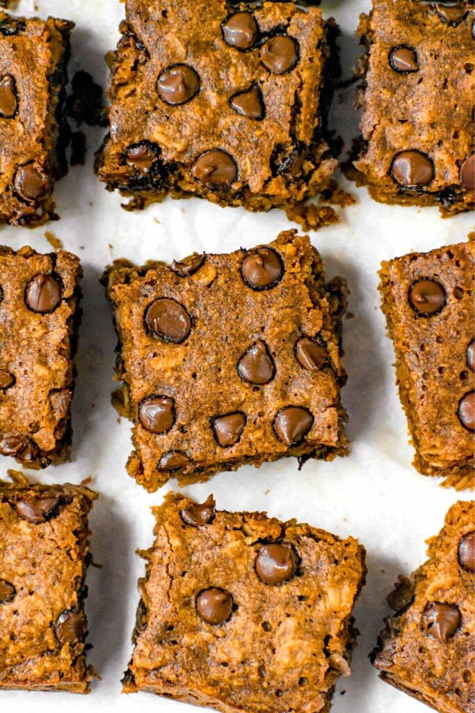 healthy oatmeal pumpkin bars with chocolate chips