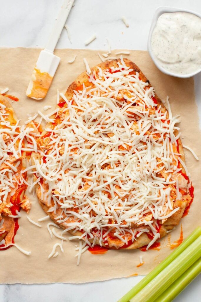 chicken and mozzarella cheese pita bread pizza