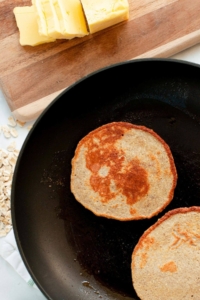 how to cook banana oat pancake in pan