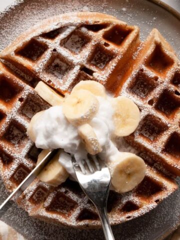 flourless banana oat waffles