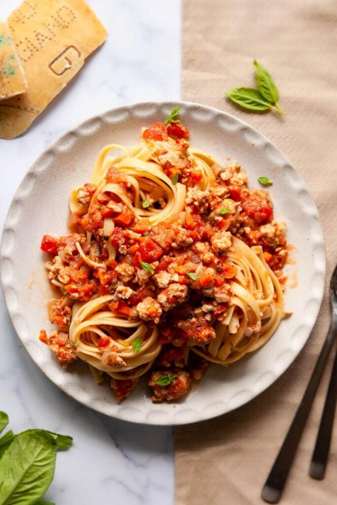 healthy chicken bolognese with fettuccine pasta