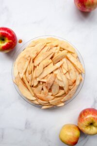 apple filling in pie dish