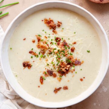 creamy one-pot cauliflower leek potato soup