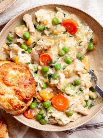 Healthy crustless chicken pot pie soup.