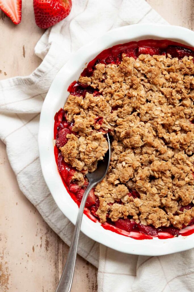 strawberry crisp with a oat crumble topping