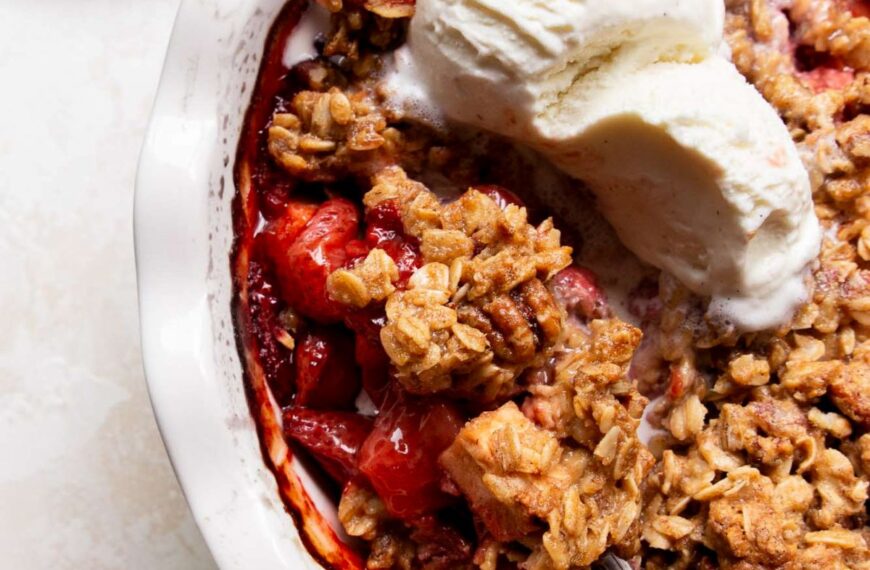 healthy strawberry apple crumble