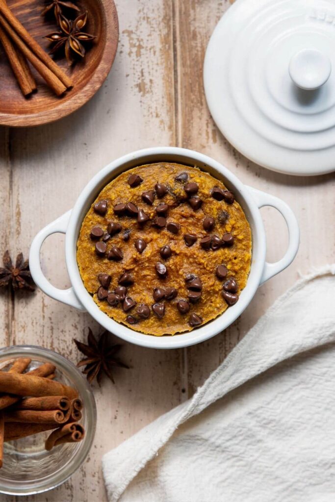 single serve pumpkin baked oats with chocolate chips
