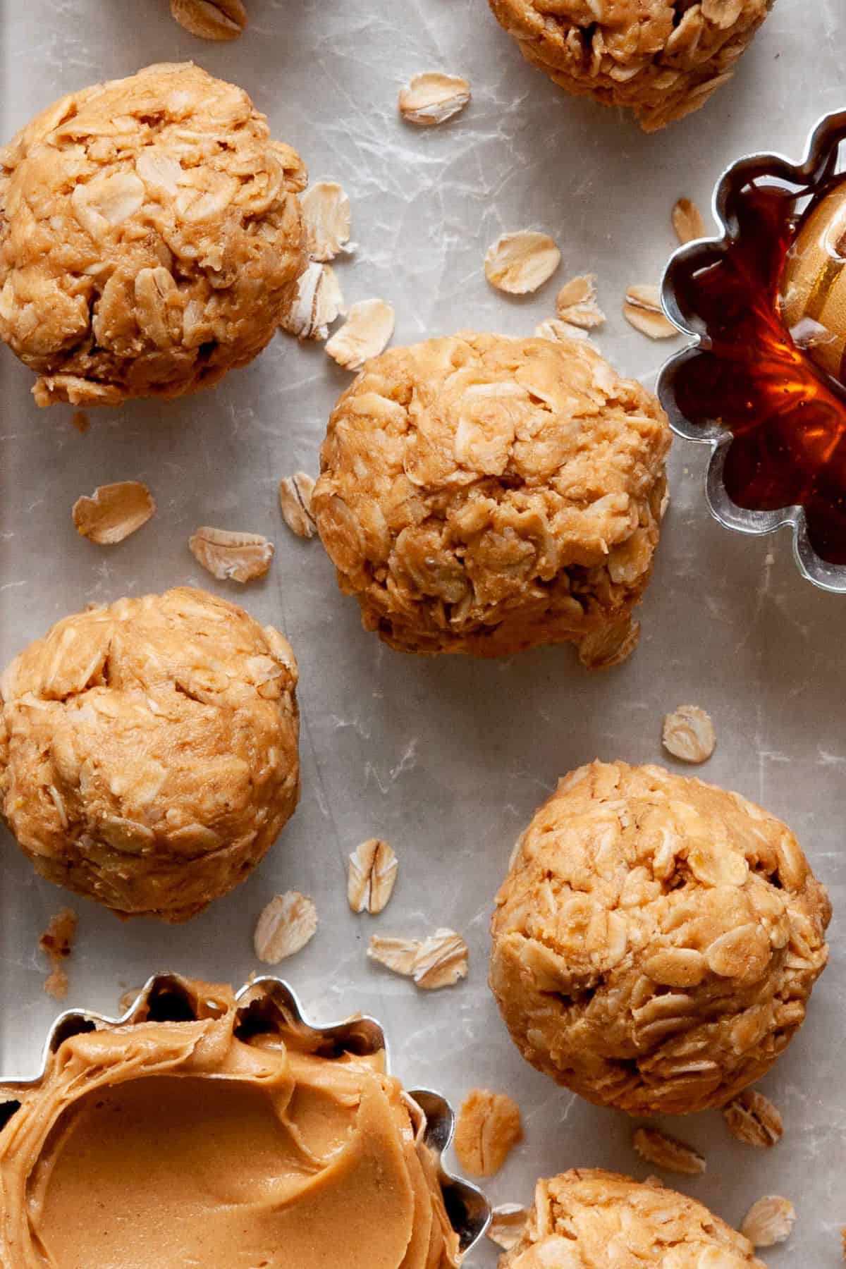 no-bake healthy peanut butter oatmeal balls made with honey, oats, and peanut butter
