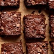 Healthy, fudgy flourless brownies with gooey chocolate center.