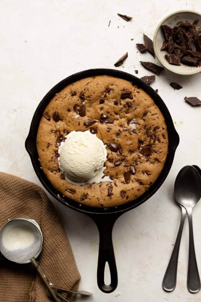 refined sugar free cookie skillet with chocolate chips