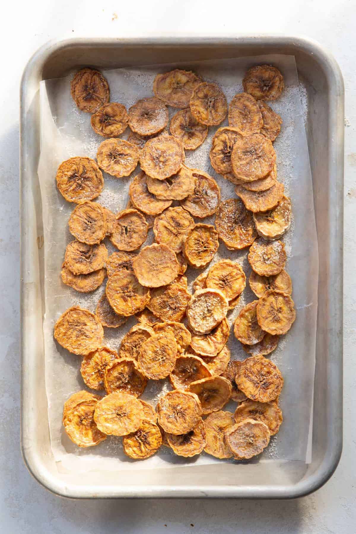 Crispy cinnamon sugar air fryer banana chips, perfectly golden and dehydrated without oil.