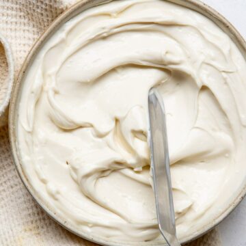 Thick and spreadable healthy cream cheese frosting made with maple syrup and Greek yogurt.