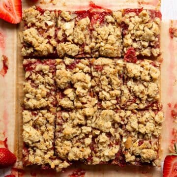 Healthy strawberry oatmeal crumble bars.